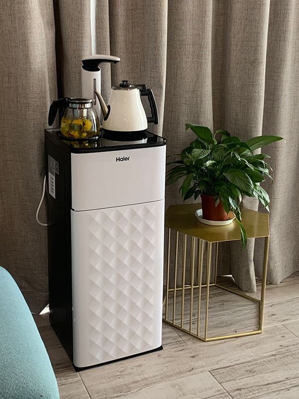 飲水機(jī)放哪里好？沙發(fā)旁還是電視旁？大有講究2