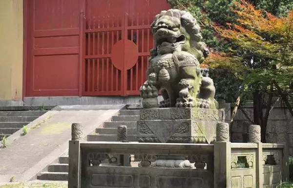 大門口兩邊放這些東西，對(duì)家里風(fēng)水好！2