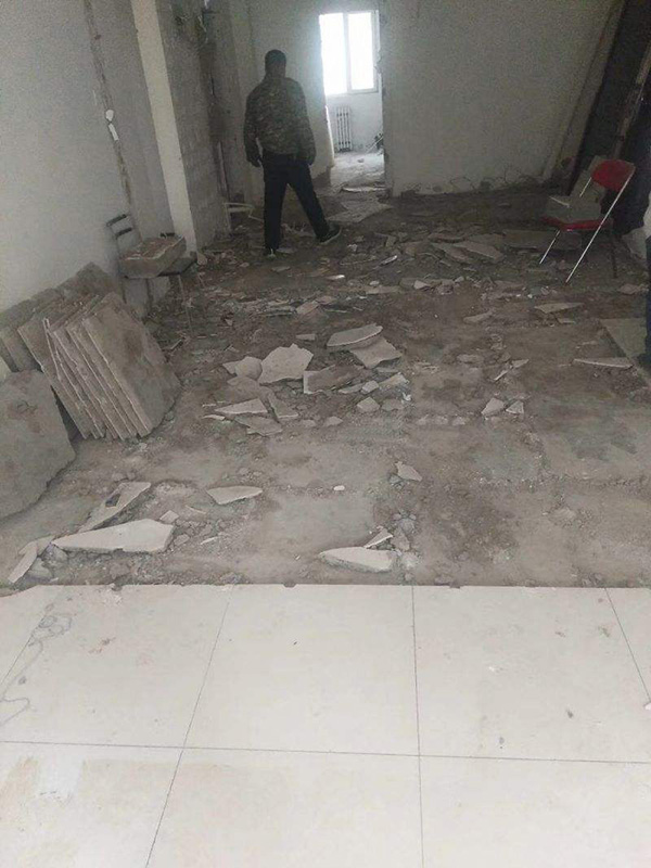 裝修拆瓷磚多少錢一平？拆地磚最簡單的方法2